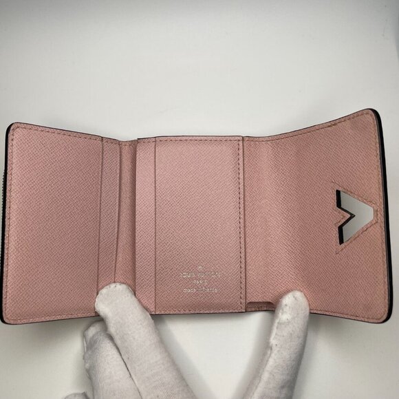 LOUIS VUITTON Twist Rose Ballerine Epi Leather Compact Wallet - Preowned - Picture 10 of 15